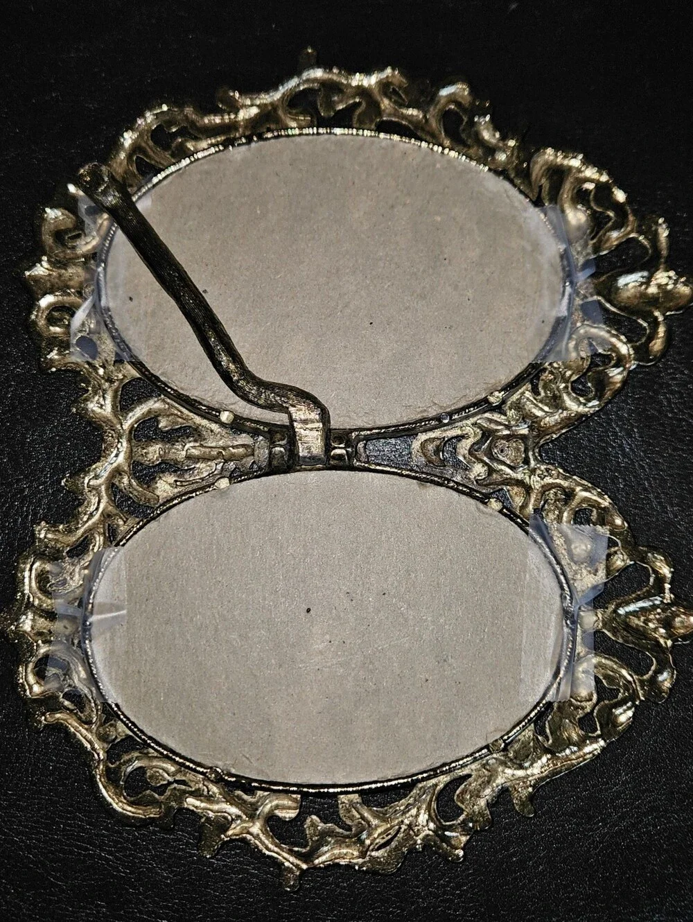 Vintage Victorian Ornate Brass Standing Double Oval Two 2 Picture Metal Frame